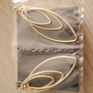 🌹#31 Avon gold twist earrings